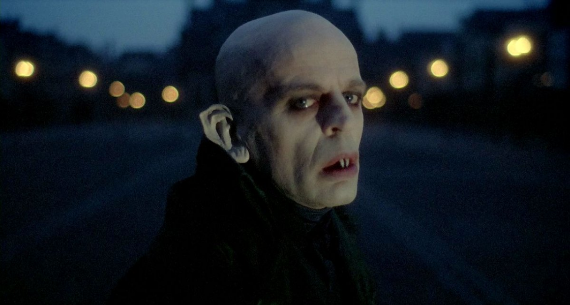 WATCH >> Which Dracula Film is Most Faithful to the Book?