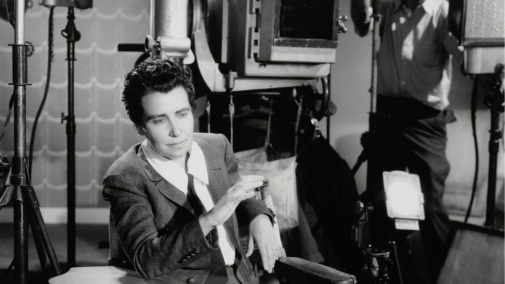 WATCH >> Dorothy Arzner: The Pioneering Female Director Who Broke into the Hollywood Boy’s Club